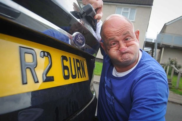 Dodgy Driver Personalises Number Plates with Paint