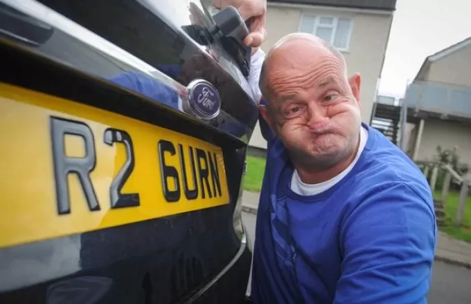 Dodgy Driver Personalises Number Plates with Paint